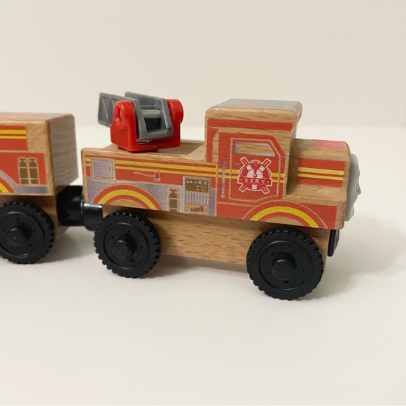 Thomas & Friends Wooden Flynn and Flynns Tender Train - Picture 9 of 16